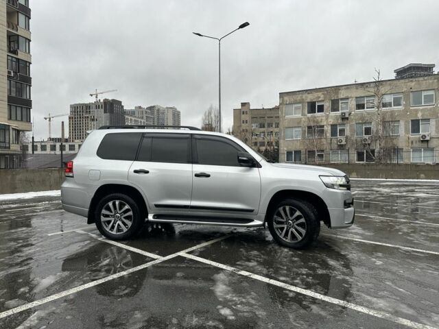 Серый Тойота Ленд Крузер 200, объемом двигателя 4.5 л и пробегом 170 тыс. км за 55000 $, фото 1 на Automoto.ua