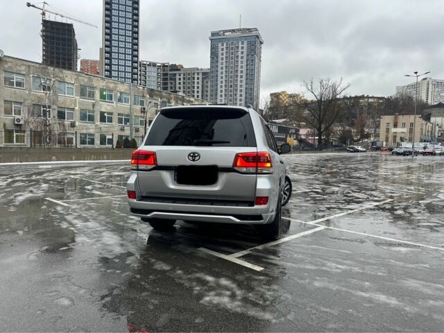 Серый Тойота Ленд Крузер 200, объемом двигателя 4.5 л и пробегом 170 тыс. км за 55000 $, фото 2 на Automoto.ua