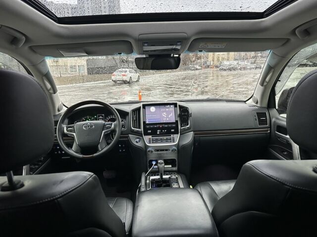 Серый Тойота Ленд Крузер 200, объемом двигателя 4.5 л и пробегом 170 тыс. км за 55000 $, фото 4 на Automoto.ua