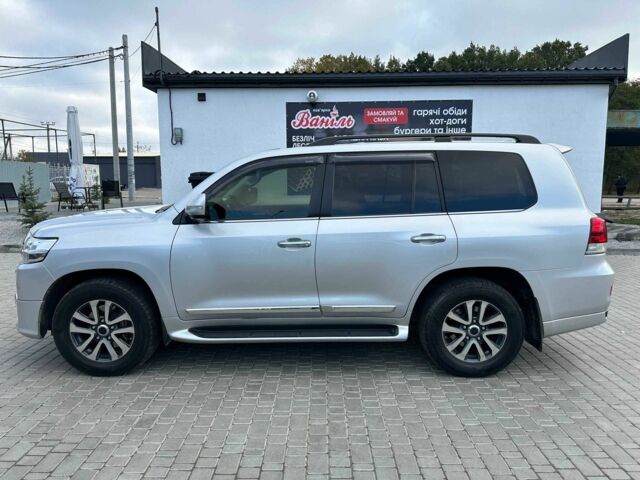 Серый Тойота Ленд Крузер 200, объемом двигателя 4.5 л и пробегом 132 тыс. км за 49900 $, фото 2 на Automoto.ua