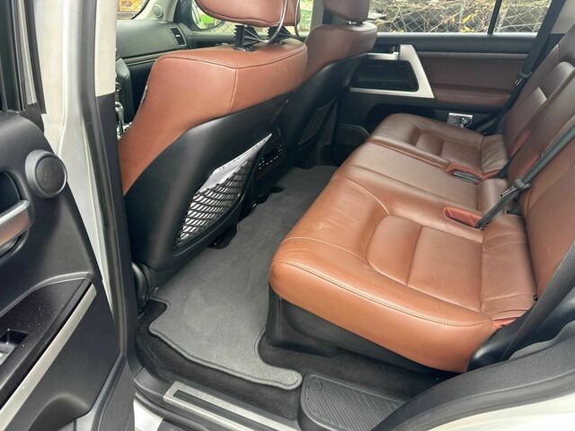 Серый Тойота Ленд Крузер 200, объемом двигателя 4.5 л и пробегом 132 тыс. км за 58000 $, фото 13 на Automoto.ua