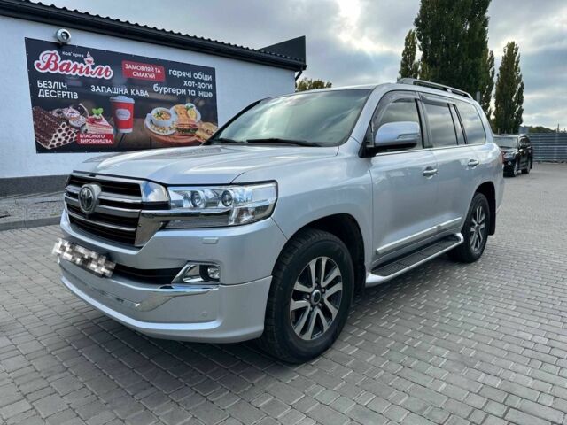 Серый Тойота Ленд Крузер 200, объемом двигателя 4.5 л и пробегом 132 тыс. км за 58000 $, фото 1 на Automoto.ua