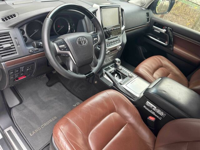 Серый Тойота Ленд Крузер 200, объемом двигателя 4.5 л и пробегом 132 тыс. км за 58000 $, фото 12 на Automoto.ua