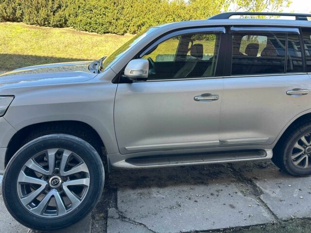 Серый Тойота Ленд Крузер 200, объемом двигателя 4.5 л и пробегом 132 тыс. км за 58000 $, фото 9 на Automoto.ua