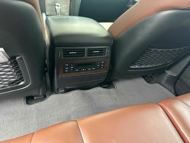 Серый Тойота Ленд Крузер 200, объемом двигателя 4.5 л и пробегом 132 тыс. км за 58000 $, фото 17 на Automoto.ua