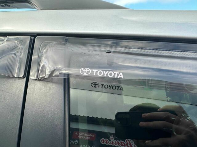 Серый Тойота Ленд Крузер 200, объемом двигателя 4.5 л и пробегом 132 тыс. км за 49900 $, фото 7 на Automoto.ua