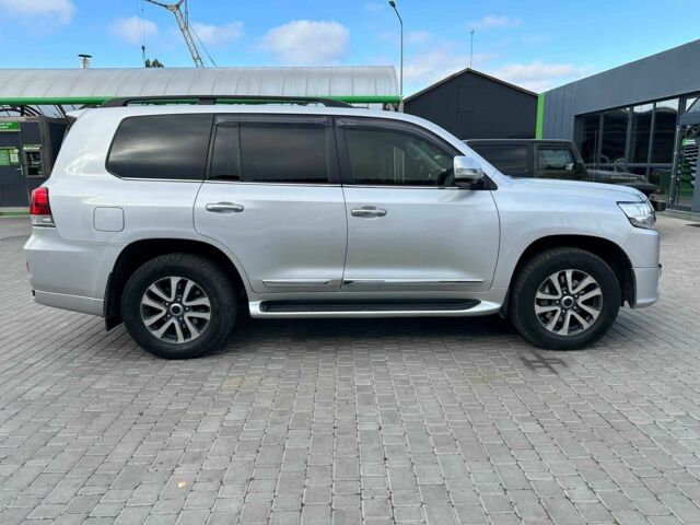 Серый Тойота Ленд Крузер 200, объемом двигателя 4.5 л и пробегом 132 тыс. км за 49900 $, фото 5 на Automoto.ua