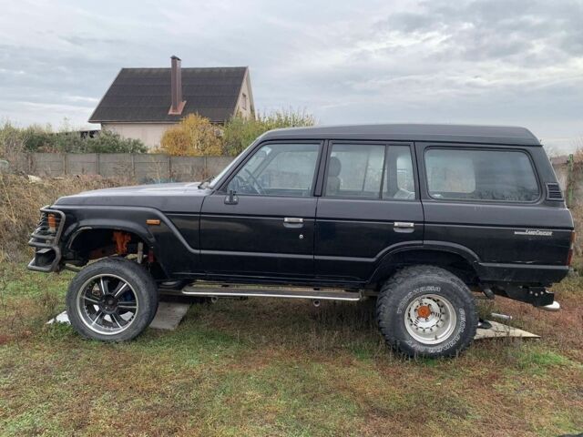 Черный Тойота Ленд Крузер 60, объемом двигателя 0 л и пробегом 100 тыс. км за 3999 $, фото 3 на Automoto.ua