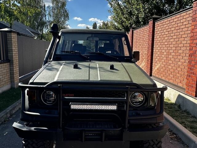 Черный Тойота Ленд Крузер 70, объемом двигателя 2.5 л и пробегом 200 тыс. км за 20000 $, фото 1 на Automoto.ua