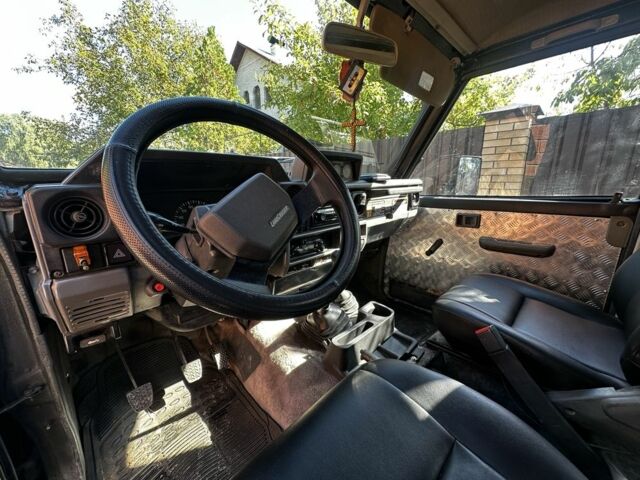 Черный Тойота Ленд Крузер 70, объемом двигателя 2.5 л и пробегом 200 тыс. км за 20000 $, фото 4 на Automoto.ua