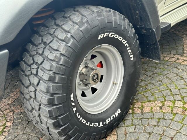 Бежевый Тойота Ленд Крузер 80, объемом двигателя 4.5 л и пробегом 300 тыс. км за 20000 $, фото 7 на Automoto.ua