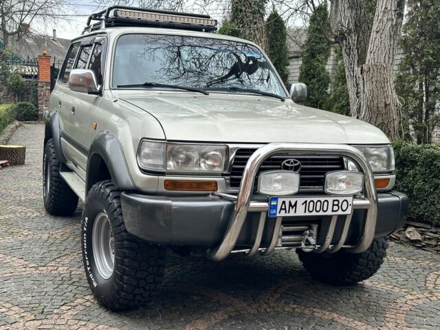 Бежевый Тойота Ленд Крузер 80, объемом двигателя 4.5 л и пробегом 300 тыс. км за 20000 $, фото 1 на Automoto.ua