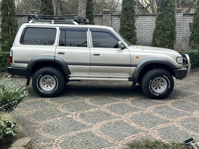 Бежевый Тойота Ленд Крузер 80, объемом двигателя 4.5 л и пробегом 300 тыс. км за 20000 $, фото 3 на Automoto.ua