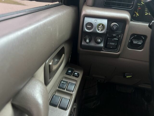 Зеленый Тойота Ленд Крузер 80, объемом двигателя 4.5 л и пробегом 300 тыс. км за 17500 $, фото 21 на Automoto.ua