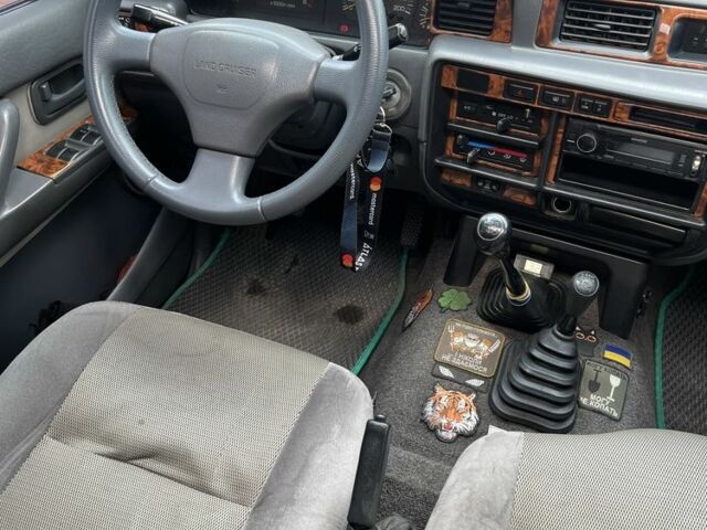 Зеленый Тойота Ленд Крузер 80, объемом двигателя 4.5 л и пробегом 374 тыс. км за 16500 $, фото 9 на Automoto.ua