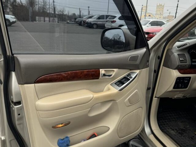 Бежевый Тойота Ленд Крузер Прадо 120, объемом двигателя 3 л и пробегом 200 тыс. км за 18700 $, фото 16 на Automoto.ua