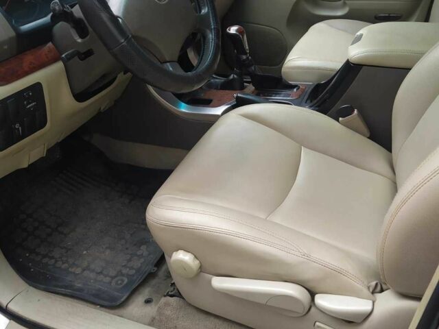 Бежевый Тойота Ленд Крузер Прадо 120, объемом двигателя 4 л и пробегом 330 тыс. км за 13500 $, фото 5 на Automoto.ua