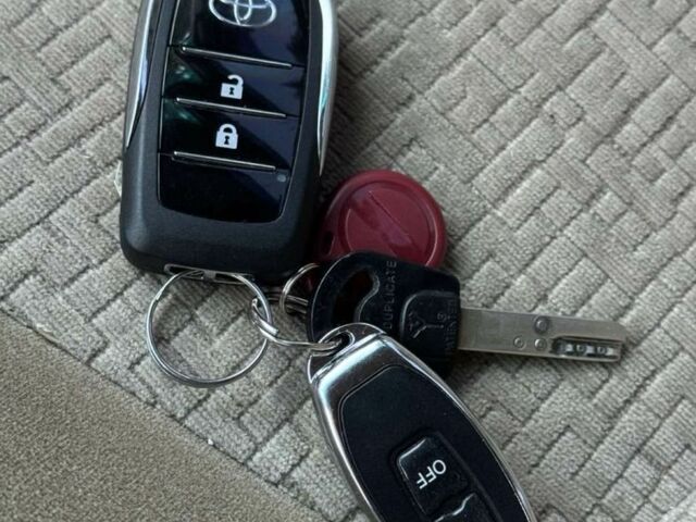 Бежевый Тойота Ленд Крузер Прадо 120, объемом двигателя 2.7 л и пробегом 156 тыс. км за 12300 $, фото 10 на Automoto.ua