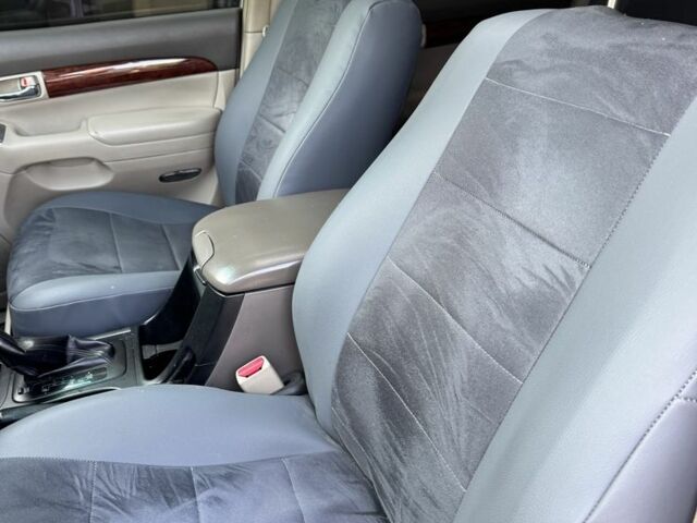 Бежевый Тойота Ленд Крузер Прадо 120, объемом двигателя 4 л и пробегом 350 тыс. км за 13000 $, фото 1 на Automoto.ua