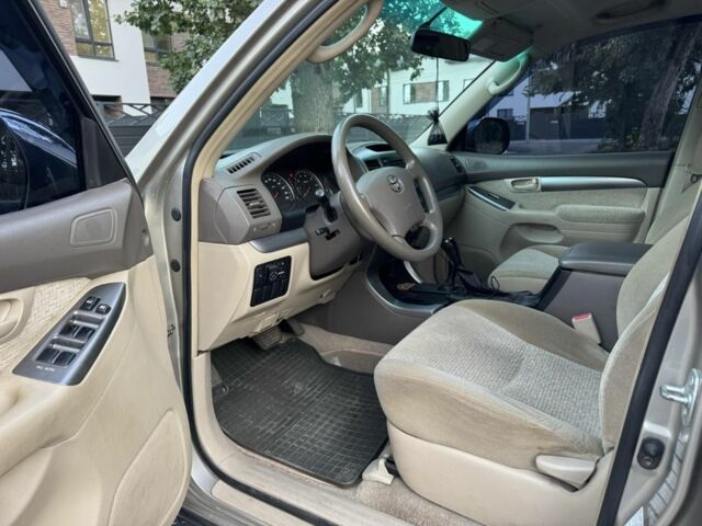 Бежевый Тойота Ленд Крузер Прадо 120, объемом двигателя 2.7 л и пробегом 156 тыс. км за 12300 $, фото 3 на Automoto.ua