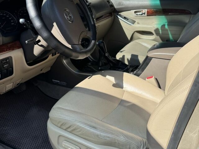 Бежевый Тойота Ленд Крузер Прадо 120, объемом двигателя 4 л и пробегом 350 тыс. км за 13000 $, фото 6 на Automoto.ua