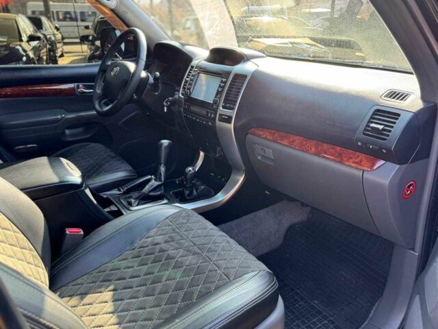 Черный Тойота Ленд Крузер Прадо 120, объемом двигателя 4 л и пробегом 322 тыс. км за 14200 $, фото 11 на Automoto.ua