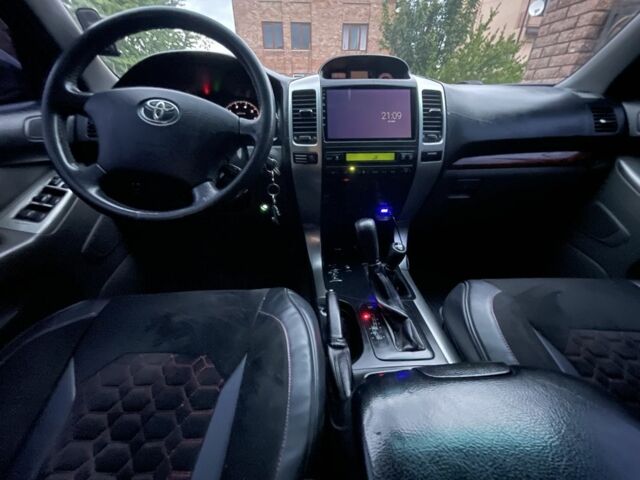 Чорний Тойота Ленд Крузер Прадо 120, об'ємом двигуна 4 л та пробігом 350 тис. км за 13096 $, фото 6 на Automoto.ua