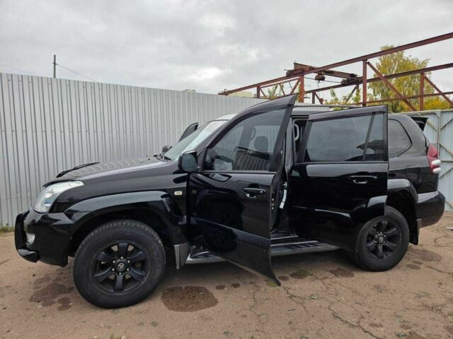 Черный Тойота Ленд Крузер Прадо 120, объемом двигателя 2.7 л и пробегом 323 тыс. км за 12500 $, фото 3 на Automoto.ua