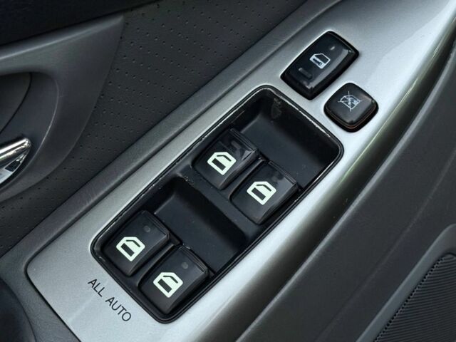 Черный Тойота Ленд Крузер Прадо 120, объемом двигателя 4 л и пробегом 214 тыс. км за 15999 $, фото 20 на Automoto.ua