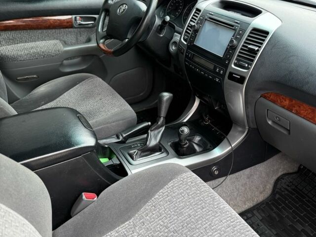 Черный Тойота Ленд Крузер Прадо 120, объемом двигателя 2.7 л и пробегом 188 тыс. км за 12000 $, фото 4 на Automoto.ua