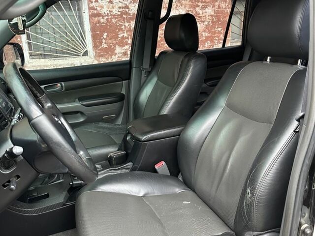 Тойота Ленд Крузер Прадо 120 2006 у Харкові на Automoto.ua Чорний Тойота Ленд Крузер Прадо 120, об'ємом двигуна 2.7 л та пробігом 267 тис. км за 11500 $, фото 5 на Automoto.ua