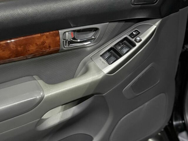 Черный Тойота Ленд Крузер Прадо 120, объемом двигателя 4 л и пробегом 212 тыс. км за 13500 $, фото 5 на Automoto.ua