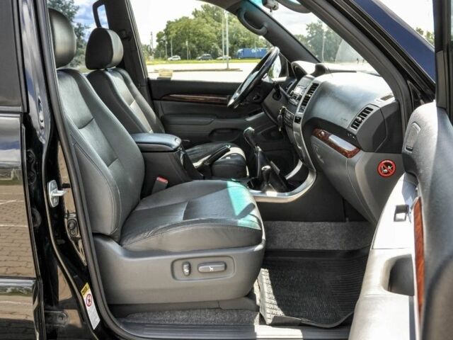 Черный Тойота Ленд Крузер Прадо 120, объемом двигателя 3 л и пробегом 230 тыс. км за 3900 $, фото 10 на Automoto.ua