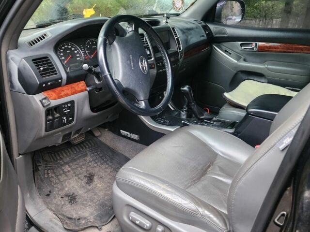 Черный Тойота Ленд Крузер Прадо 120, объемом двигателя 4 л и пробегом 126 тыс. км за 11000 $, фото 5 на Automoto.ua