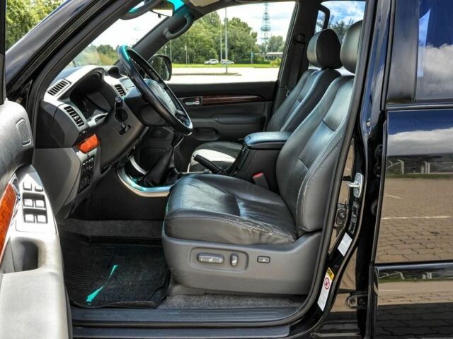 Черный Тойота Ленд Крузер Прадо 120, объемом двигателя 3 л и пробегом 230 тыс. км за 3900 $, фото 6 на Automoto.ua