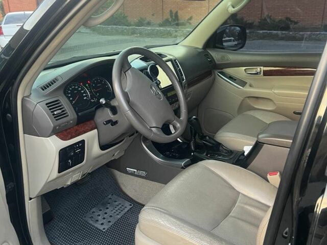 Черный Тойота Ленд Крузер Прадо 120, объемом двигателя 4 л и пробегом 250 тыс. км за 16200 $, фото 1 на Automoto.ua