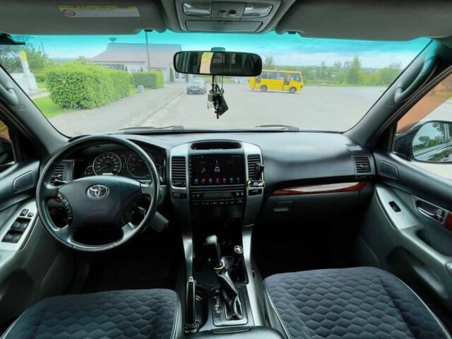 Черный Тойота Ленд Крузер Прадо 120, объемом двигателя 4 л и пробегом 285 тыс. км за 15000 $, фото 2 на Automoto.ua