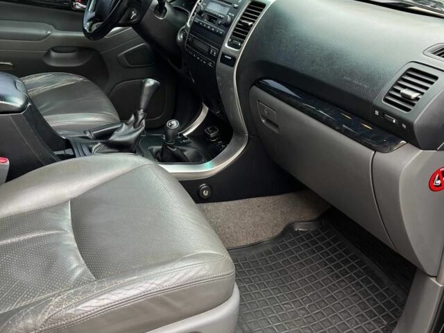 Черный Тойота Ленд Крузер Прадо 120, объемом двигателя 4 л и пробегом 168 тыс. км за 25000 $, фото 11 на Automoto.ua