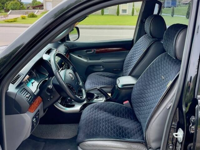 Черный Тойота Ленд Крузер Прадо 120, объемом двигателя 4 л и пробегом 285 тыс. км за 15000 $, фото 7 на Automoto.ua