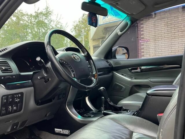 Черный Тойота Ленд Крузер Прадо 120, объемом двигателя 4 л и пробегом 168 тыс. км за 25000 $, фото 7 на Automoto.ua