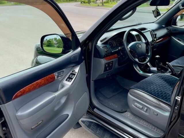 Черный Тойота Ленд Крузер Прадо 120, объемом двигателя 4 л и пробегом 285 тыс. км за 15000 $, фото 3 на Automoto.ua