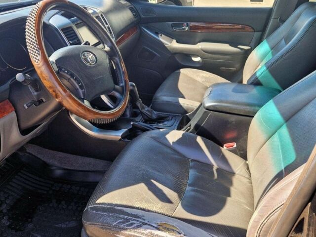 Черный Тойота Ленд Крузер Прадо 120, объемом двигателя 3 л и пробегом 269 тыс. км за 4200 $, фото 2 на Automoto.ua