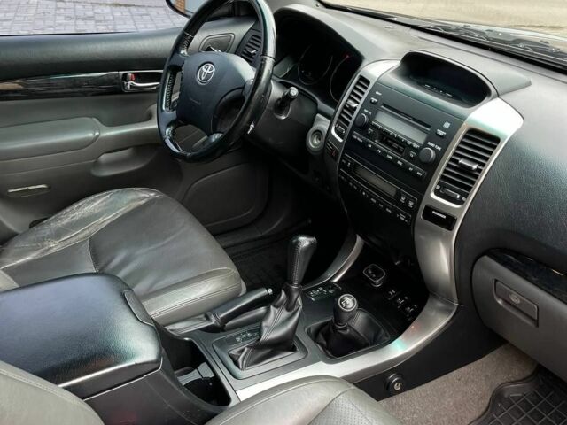 Черный Тойота Ленд Крузер Прадо 120, объемом двигателя 4 л и пробегом 168 тыс. км за 25000 $, фото 10 на Automoto.ua