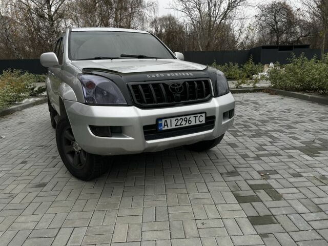 Серый Тойота Ленд Крузер Прадо 120, объемом двигателя 4 л и пробегом 220 тыс. км за 12500 $, фото 2 на Automoto.ua