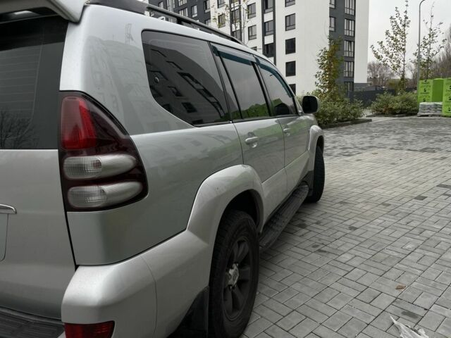 Серый Тойота Ленд Крузер Прадо 120, объемом двигателя 4 л и пробегом 220 тыс. км за 12500 $, фото 4 на Automoto.ua