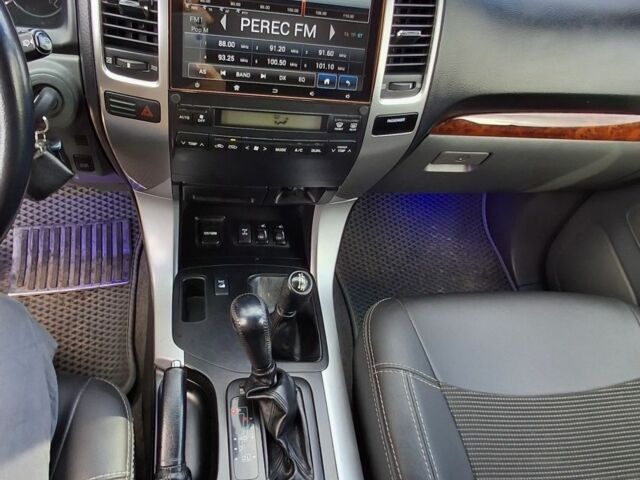 Серый Тойота Ленд Крузер Прадо 120, объемом двигателя 4 л и пробегом 316 тыс. км за 13980 $, фото 2 на Automoto.ua