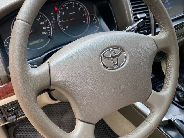 Тойота Ленд Крузер Прадо 120 2003 у Харкові на Automoto.ua Сірий Тойота Ленд Крузер Прадо 120, об'ємом двигуна 2.7 л та пробігом 282 тис. км за 9999 $, фото 4 на Automoto.ua