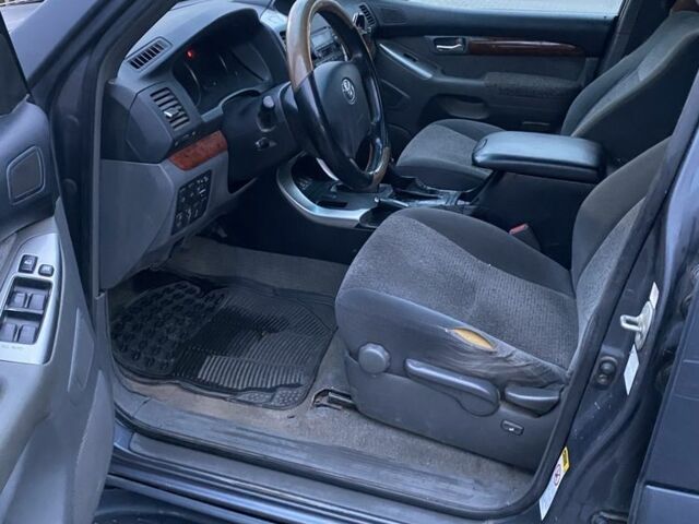 Серый Тойота Ленд Крузер Прадо 120, объемом двигателя 3 л и пробегом 470 тыс. км за 8398 $, фото 6 на Automoto.ua