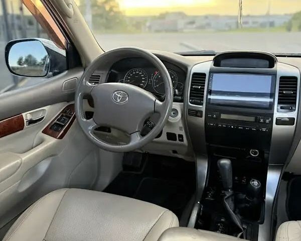 Сірий Тойота Ленд Крузер Прадо 120, об'ємом двигуна 4 л та пробігом 225 тис. км за 13500 $, фото 5 на Automoto.ua