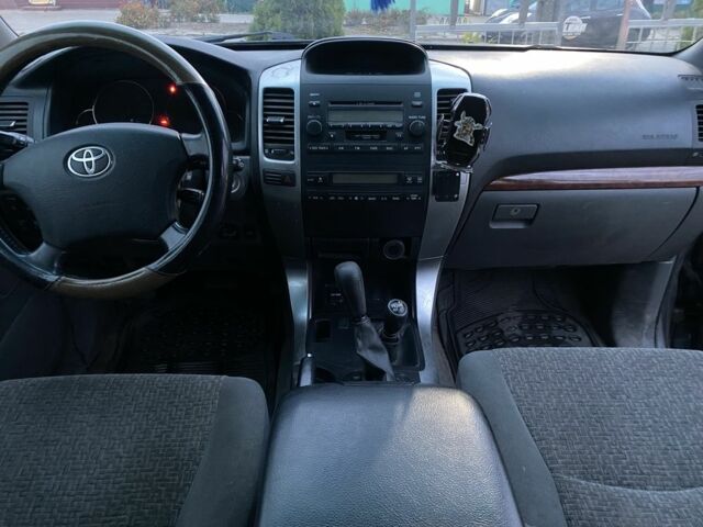 Серый Тойота Ленд Крузер Прадо 120, объемом двигателя 3 л и пробегом 470 тыс. км за 8398 $, фото 3 на Automoto.ua